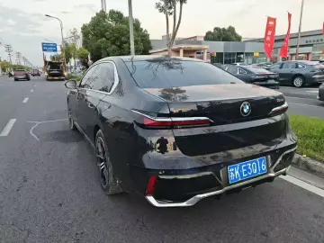 2023 BMW 7 серии с пробегом 27 000 км