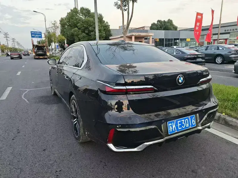 2023 BMW 7 серии с пробегом 27 000 км