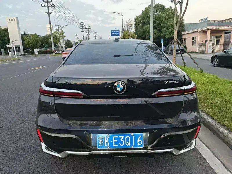 2023 BMW 7 серии с пробегом 27 000 км