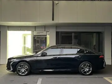 2024 BMW i5 с пробегом 14 300 км