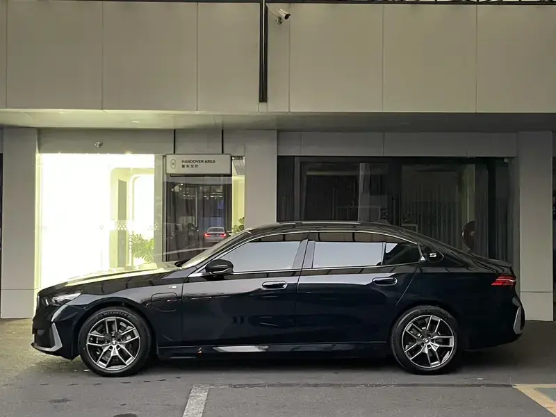 2024 BMW i5 с пробегом 14 300 км