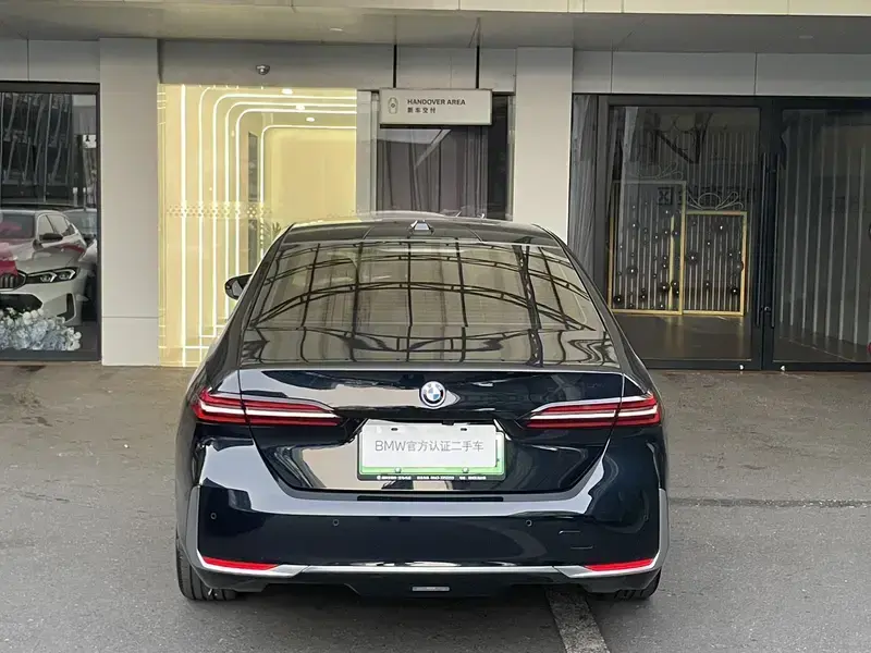 2024 BMW i5 с пробегом 14 300 км