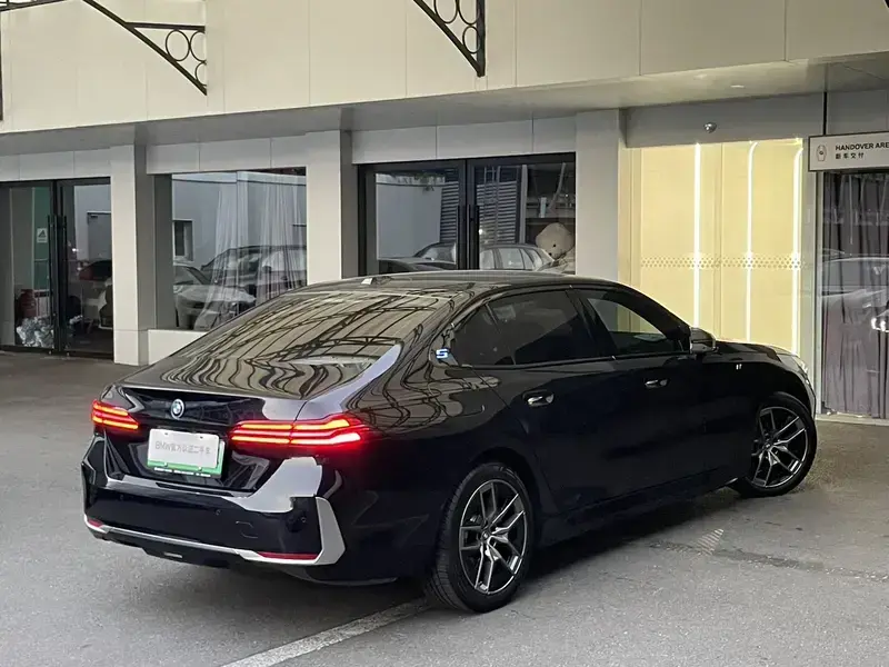 2024 BMW i5 с пробегом 14 300 км