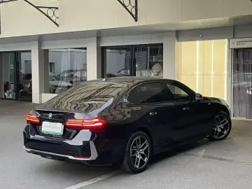 2024 BMW i5 с пробегом 14 300 км