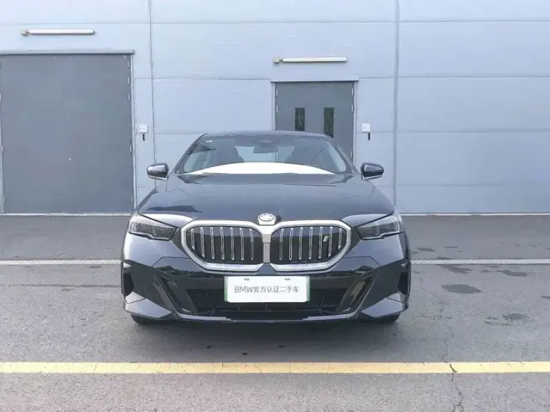 2025 BMW i5 с пробегом 14 100 км