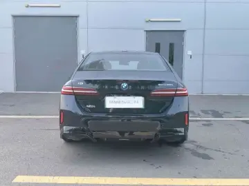 2025 BMW i5 с пробегом 14 100 км