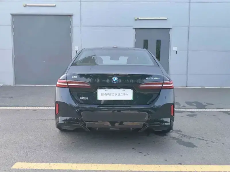 2025 BMW i5 с пробегом 14 100 км