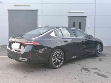 2025 BMW i5 с пробегом 14 100 км