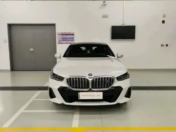2025 BMW i5 с пробегом 9 500 км