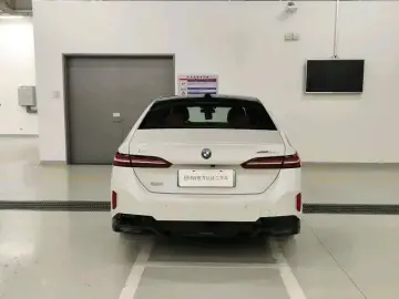 2025 BMW i5 с пробегом 9 500 км