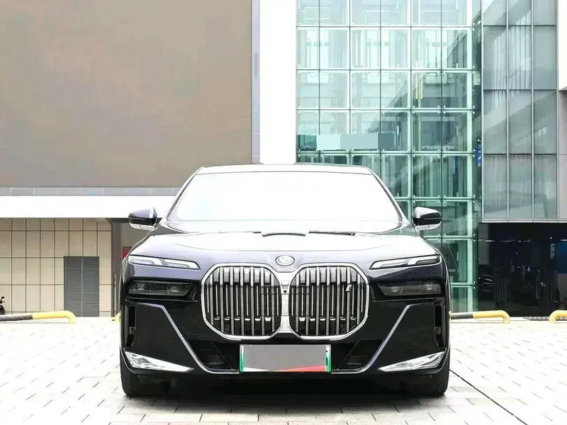 2023 BMW i7 с пробегом 53 000 км