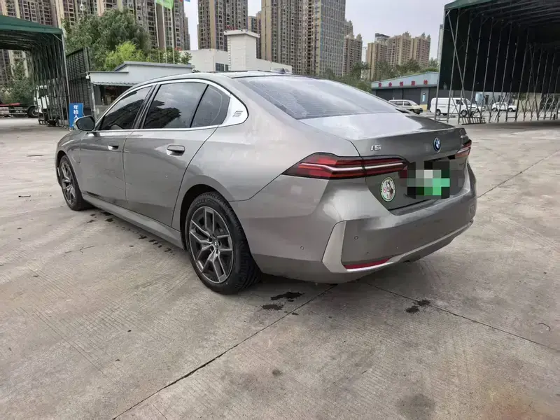 2024 BMW i5 с пробегом 39 000 км