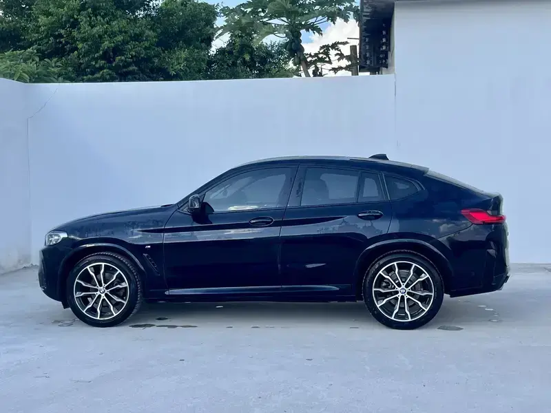 2022 BMW X4 с пробегом 73 000 км
