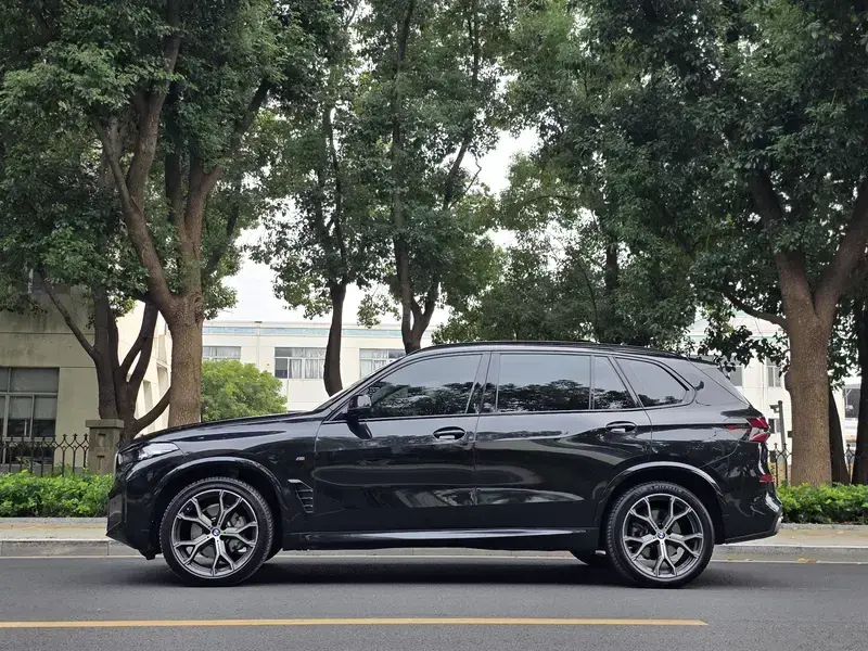 2025 BMW X5 с пробегом 25 000 км
