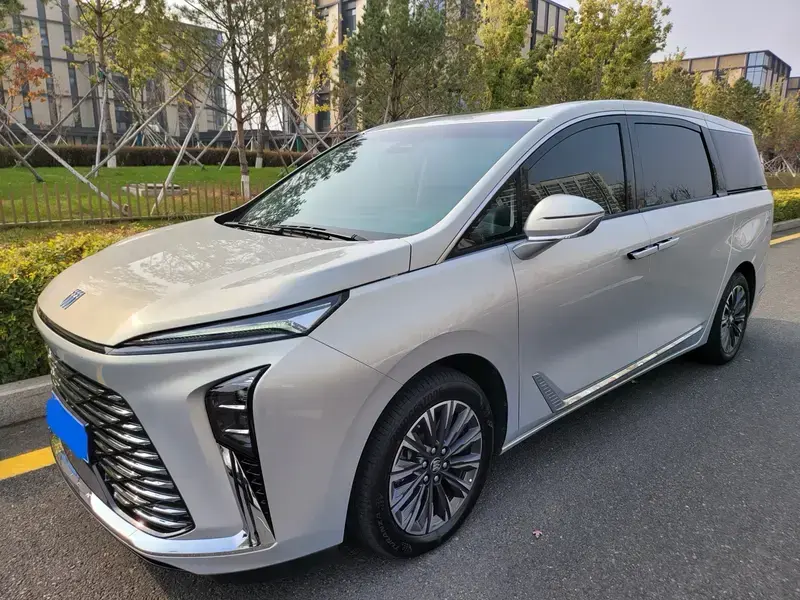 2025 Buick GL8 с пробегом 32 000 км