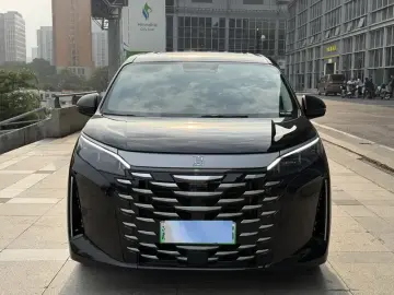 2025 BYD Xia (M9) с пробегом 85 000 км