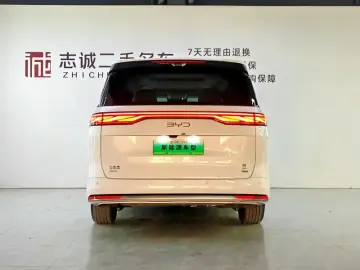 2025 BYD Xia (M9) с пробегом 25 000 км