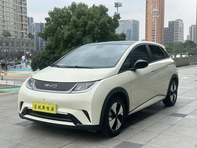 2023 BYD Dolphin с пробегом 24 000 км