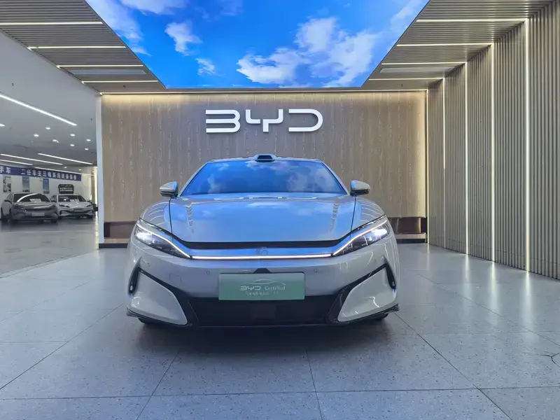 2025 BYD Han L с пробегом 7 400 км