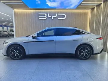 2025 BYD Han L с пробегом 7 400 км