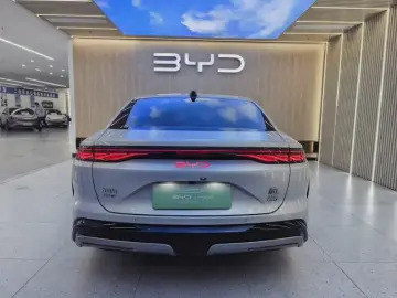 2025 BYD Han L с пробегом 7 400 км