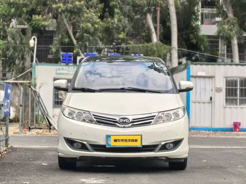 2013 BYD M6 с пробегом 160 000 км