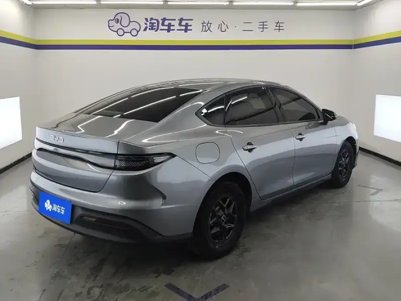 2025 BYD Seal 05 с пробегом 20 000 км