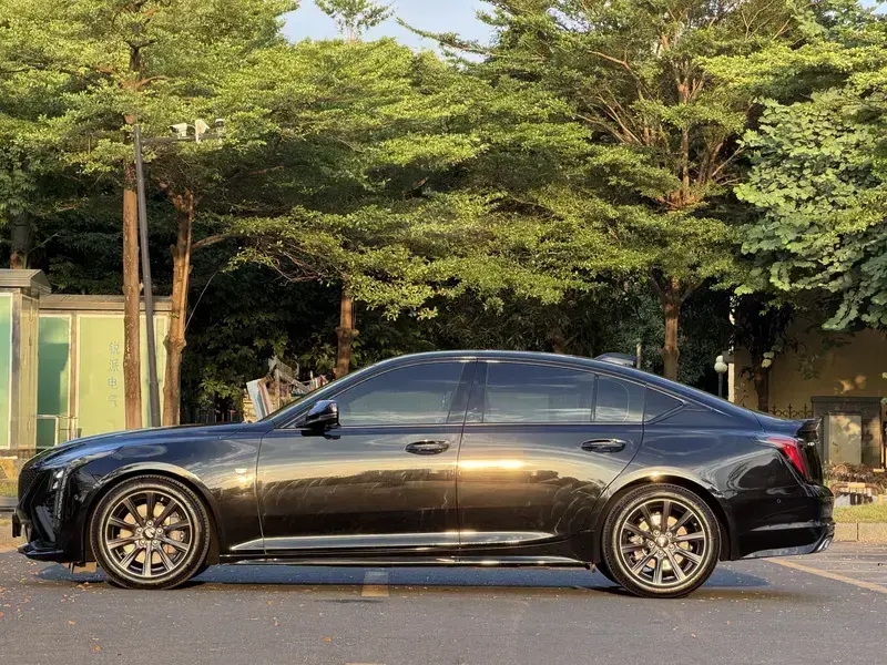2024 Cadillac CT5 с пробегом 28 000 км