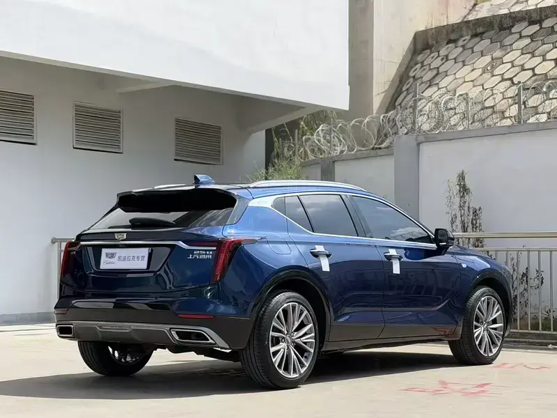 2023 Cadillac GT4 с пробегом 20 000 км