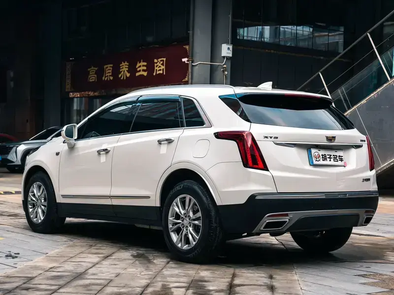 2023 Cadillac XT5 с пробегом 42 700 км