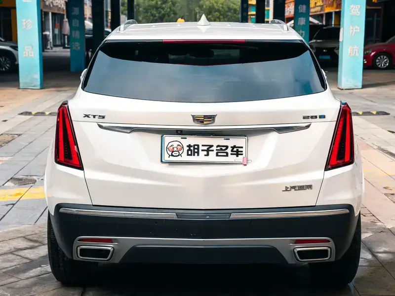 2023 Cadillac XT5 с пробегом 42 700 км