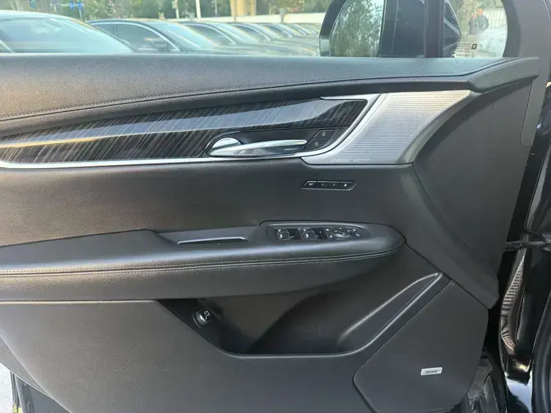 2020 Cadillac XT6 с пробегом 60 000 км