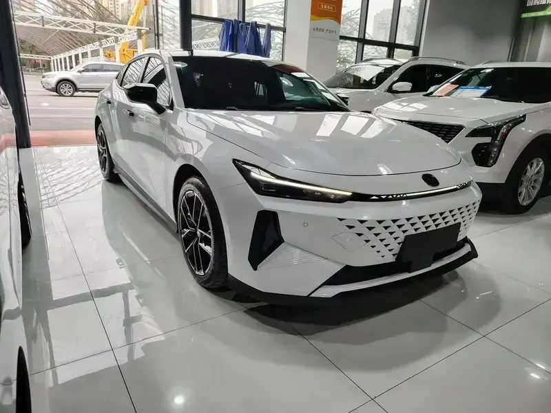 2024 Changan UNI-V с пробегом 1 000 км
