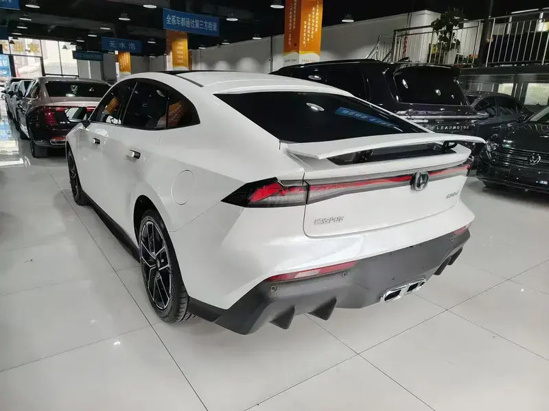 2024 Changan UNI-V с пробегом 1 000 км