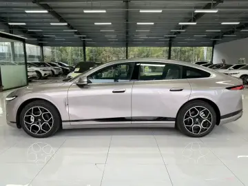 2026 Changan Qiyuan A07 с пробегом 100 км