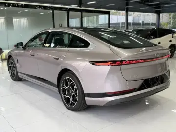 2026 Changan Qiyuan A07 с пробегом 100 км