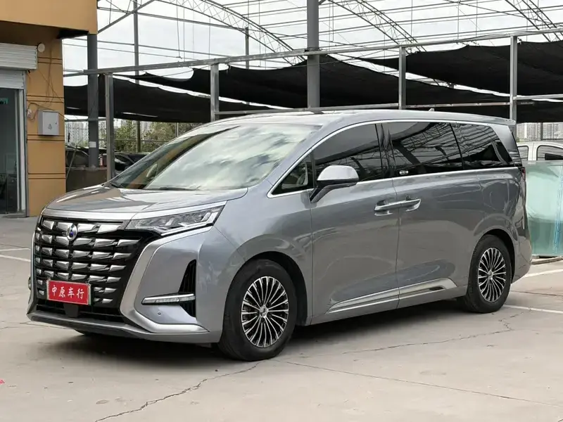 2022 Denza D9 с пробегом 50 000 км