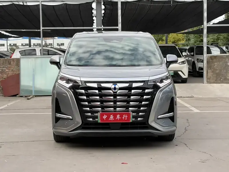 2022 Denza D9 с пробегом 50 000 км
