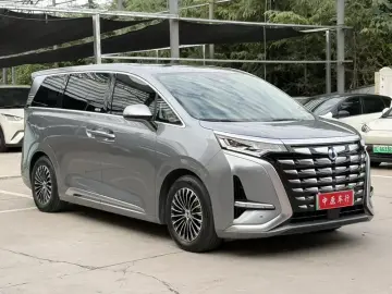 2022 Denza D9 с пробегом 50 000 км