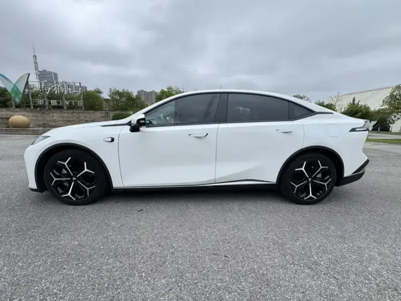 2024 Changan Deepal SL03 с пробегом 20 000 км