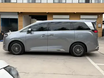 2022 Denza D9 с пробегом 50 000 км