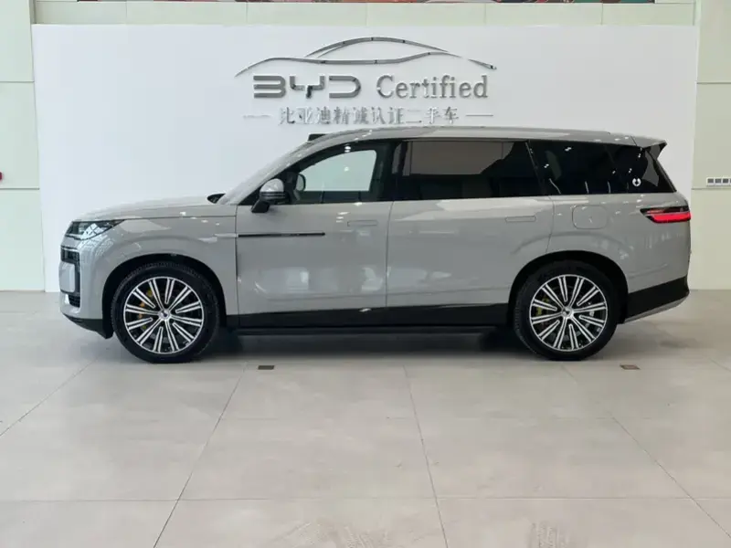 2025 Denza N9 с пробегом 3 500 км