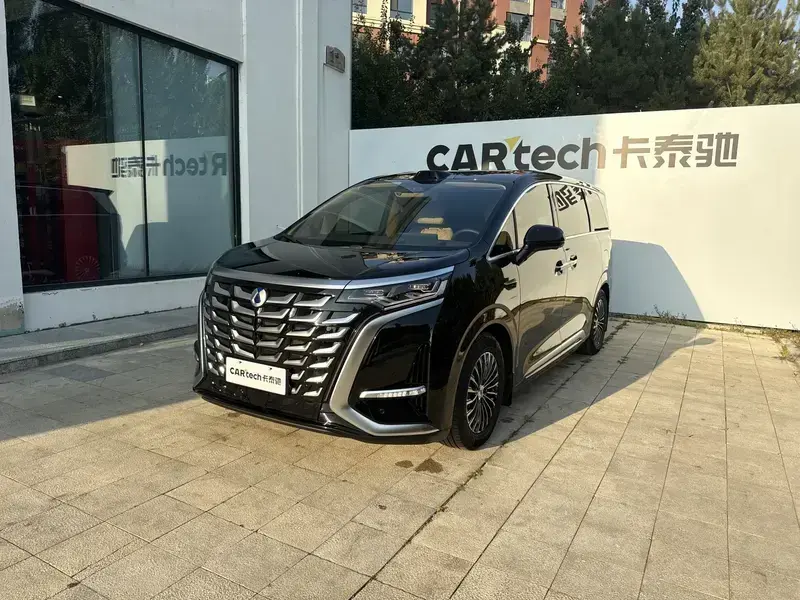 2025 Denza D9 с пробегом 12 000 км