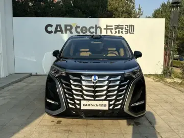 2025 Denza D9 с пробегом 12 000 км
