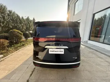 2025 Denza D9 с пробегом 12 000 км
