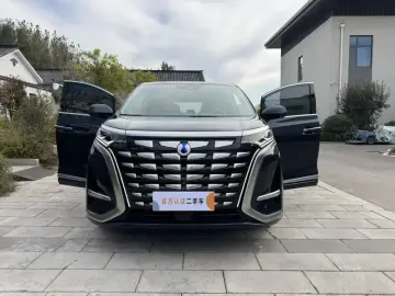 2022 Denza D9 с пробегом 49 000 км