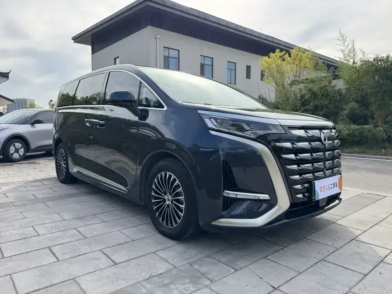 2022 Denza D9 с пробегом 49 000 км