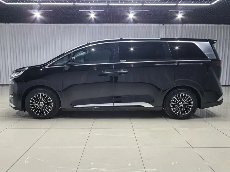2024 Denza D9 с пробегом 80 000 км