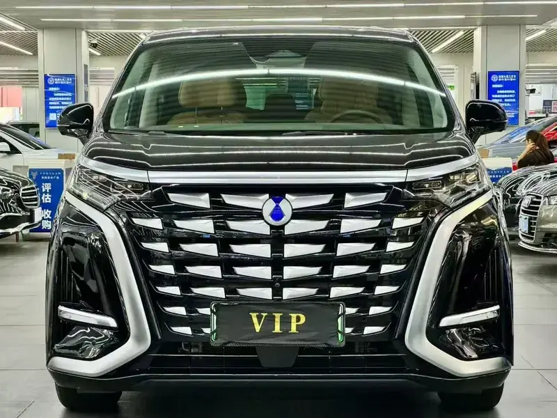 2022 Denza D9 с пробегом 67 000 км