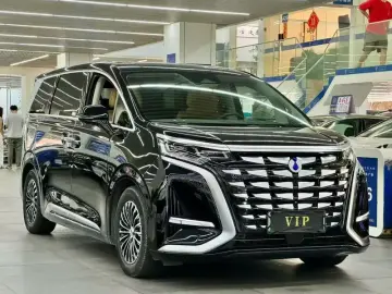 2022 Denza D9 с пробегом 67 000 км